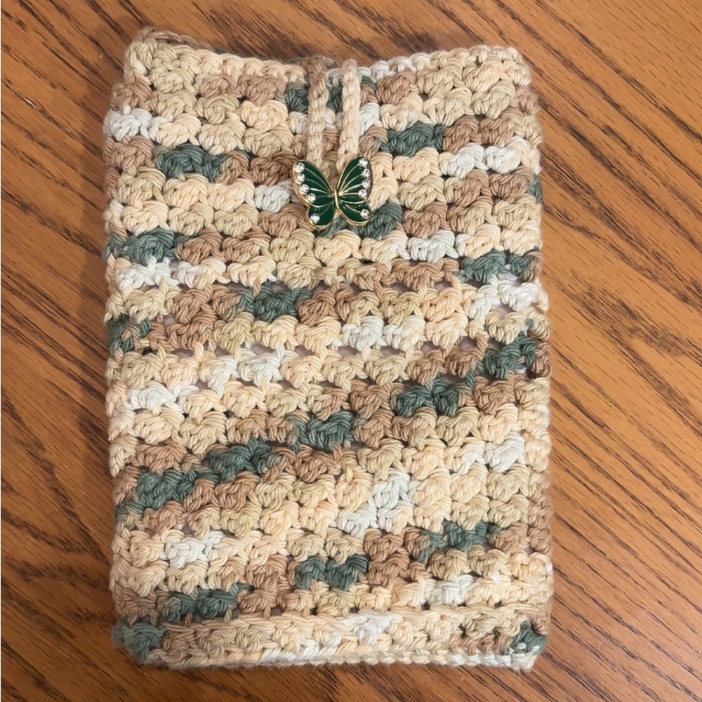 Crochet kindle Case with Butterfly Closure